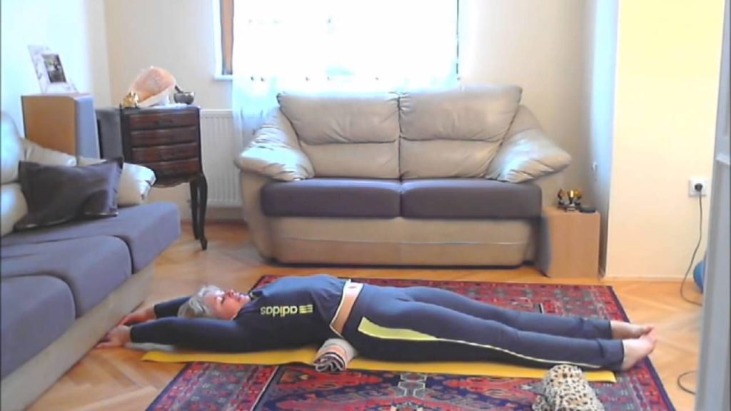 Метод фукуцудзи — японская гимнастика для похудения с валиком