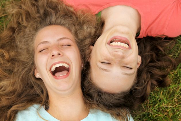Смех способствует выработке эндорфинов