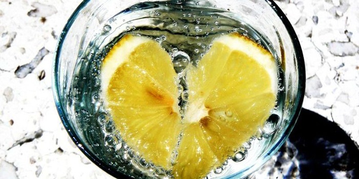 Можно ли пить воду с лимоном натощак