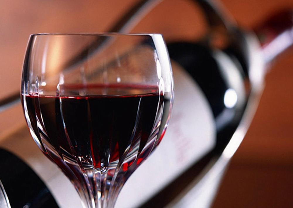 Красное вино помогает сжигать жир