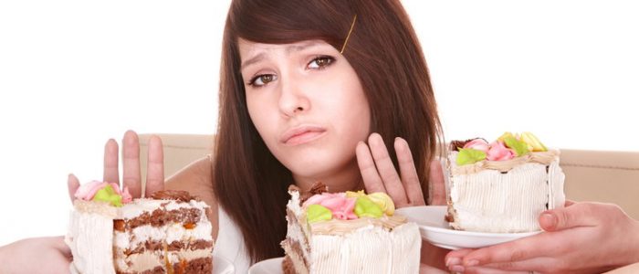 почему болит желудок после сладкого