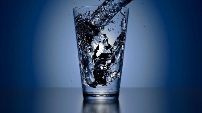 как правильно пить воду в течение дня 