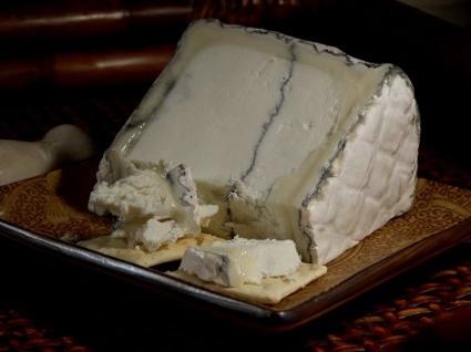 французский сыр с плесенью