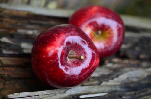 Яблоки калорийность 1 шт. Сколько калорий в среднем яблоке красном?