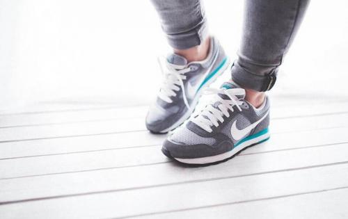 Сколько калорий сжигается при ходьбе 10000 шагов. Сколько калорий тратится при ходьбе пешком