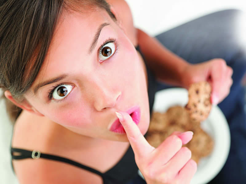 Желание съесть что-то сладкое диктует человеческий мозг, а не желудок