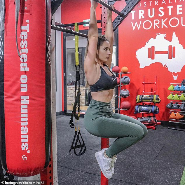 Including HIIT cardio to her workouts was essential to her weight loss, as well as a compound exercises like deadlifting and four free weight and machine exercises