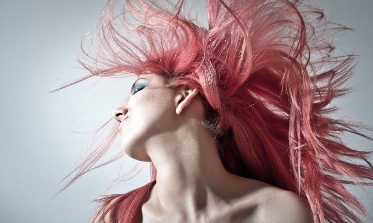 Окрашенные волосы в розовый 