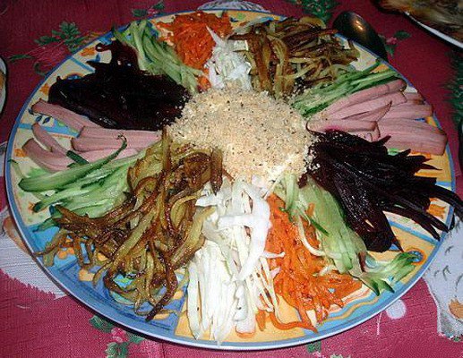 Полезный диетический салат из капусты, яблока и моркови