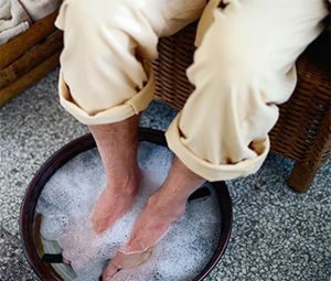 Ванночки для ног – простой и эффективный метод борьбы с запахом