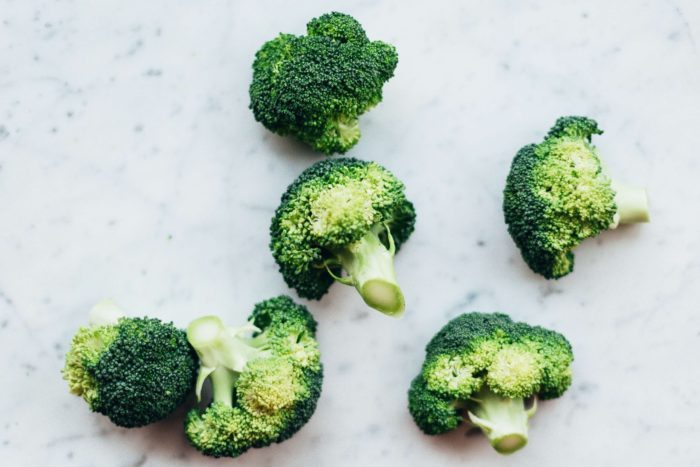 green-broccoli-on-white-surface-Фото автора Daria Shevtsova Pexels
