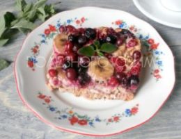 Миниатюра к статье ПП запеканка с ягодами и хлопьями: вкуснейший завтрак и десерт