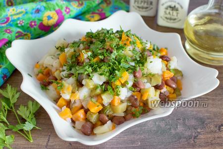 Фото рецепта Картофельный салат с фасолью и маринованными огурцами