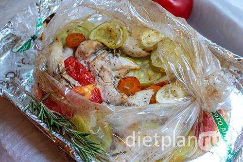 Диетическая куриная грудка с овощами в духовке. Рецепт запеченного куриного филе в духовке