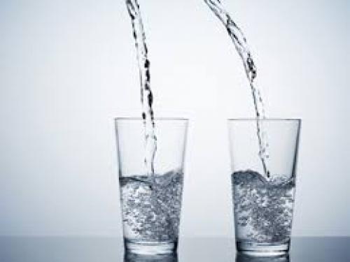 2 стакана теплой воды С утра натощак чем полезно. 12 польза питья 2 стакана воды по утрам