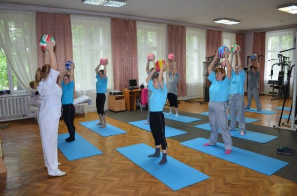 Упражнения показаны для людей всех возрастов и независимо от физической формы