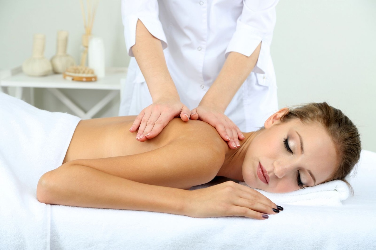 Мышечную напряженность помогут убрать лечебный массаж и физиотерапия