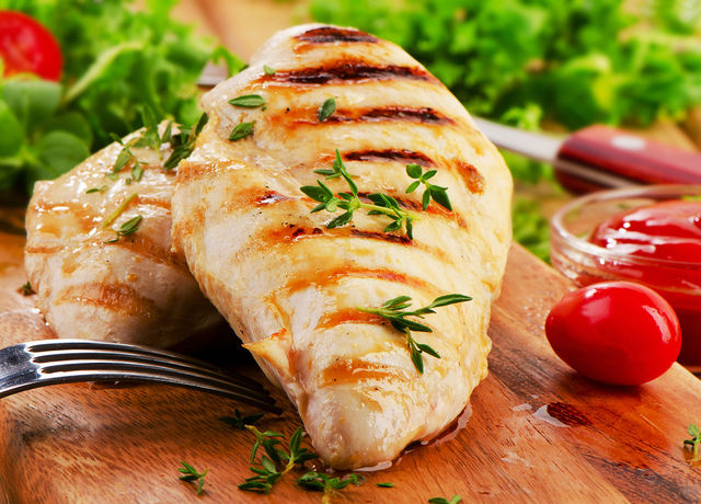 Белое мясо содержит аминокислоту карнитин, которая усиливает работу митохондрий и ускоряет процессы разрушения жировых клеток