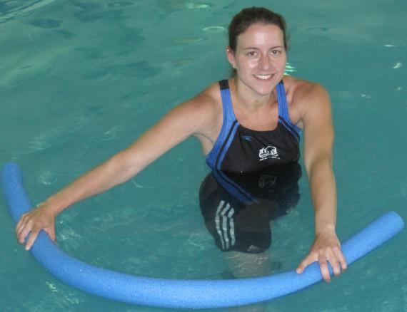 какие упражнения делать в бассейне