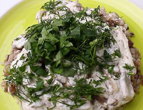 Гречневая каша с мясом и грибным соусом. Фото: материалы пресс-служб. Гречневая каша с мясом и грибным соусом. Фото: материалы пресс-служб.