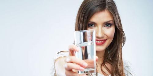 Пить воду для похудения бессмысленно. Как вода влияет на похудение человека