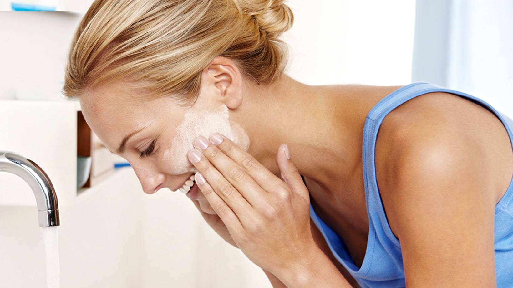 В каком порядке наносить уходовые средства на кожу лица, чтобы не навредить?