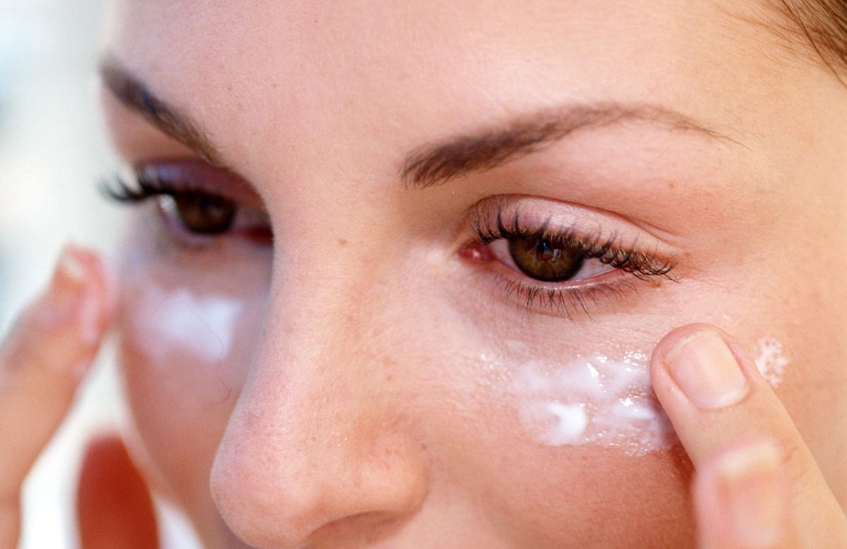 В каком порядке наносить уходовые средства на кожу лица, чтобы не навредить?