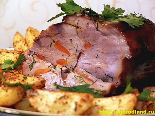 Соус песто с мясом. Свиная вырезка в духовке под соусом песто.