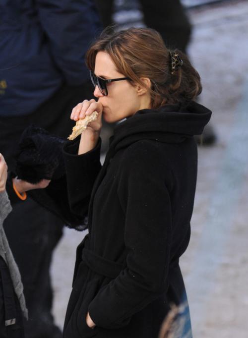 Распорядок дня Анджелины Джоли. Опасная диета: Анджелина Джоли ест далеко не каждый день и выглядит крайне уставшей