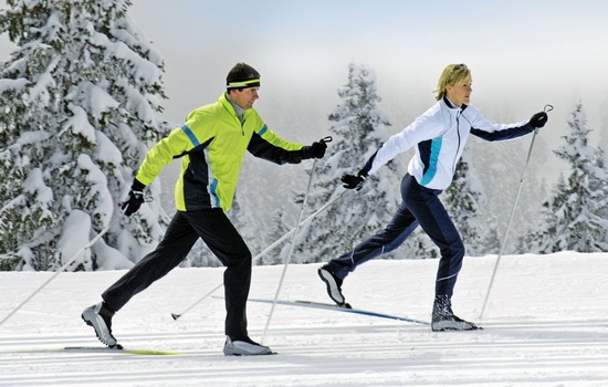 В чем польза лыж? Катание на лыжах, бег или ходьба на лыжах – в чём принципиальная разница. Могут ли лыжи нанести вред здоровью